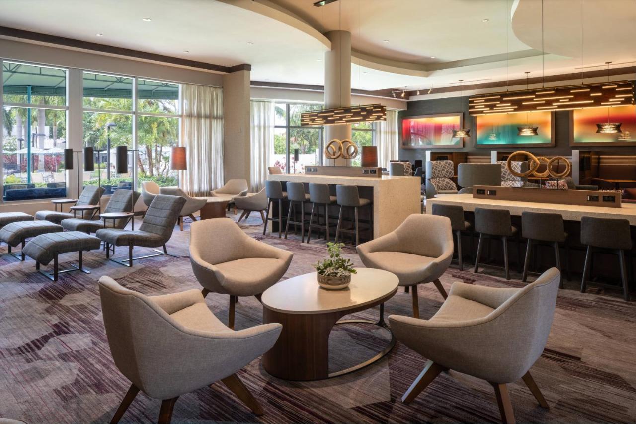 Отель Courtyard By Marriott Miami Airport Экстерьер фото