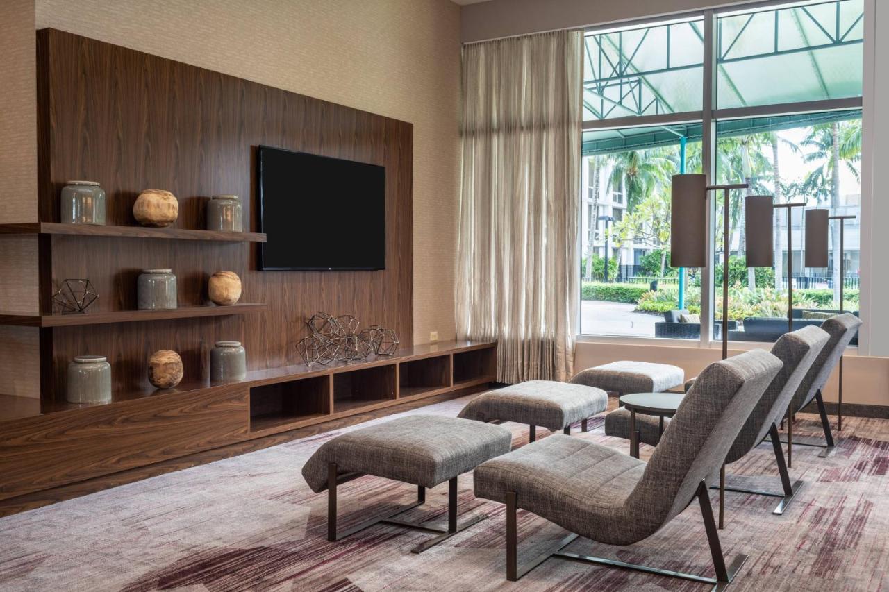 Отель Courtyard By Marriott Miami Airport Экстерьер фото