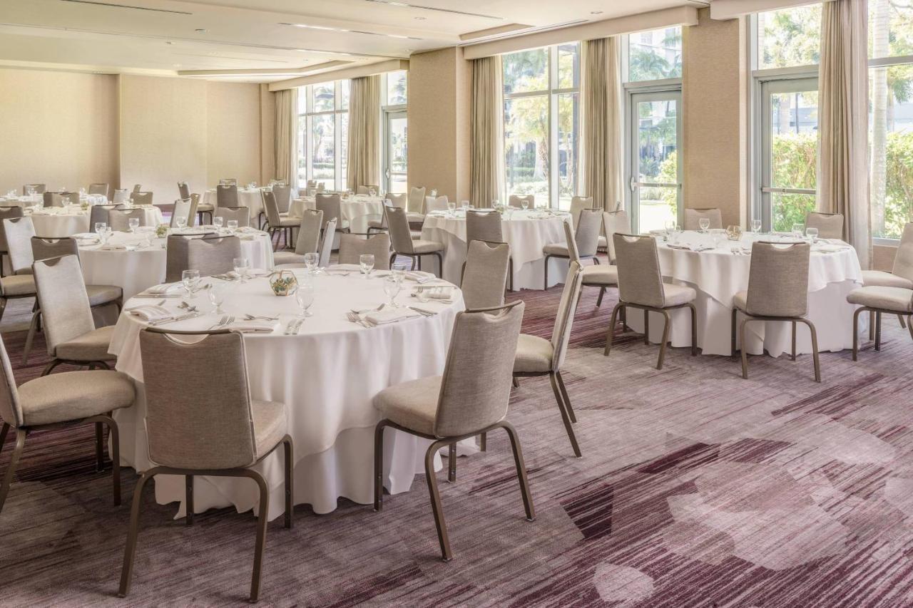 Отель Courtyard By Marriott Miami Airport Экстерьер фото