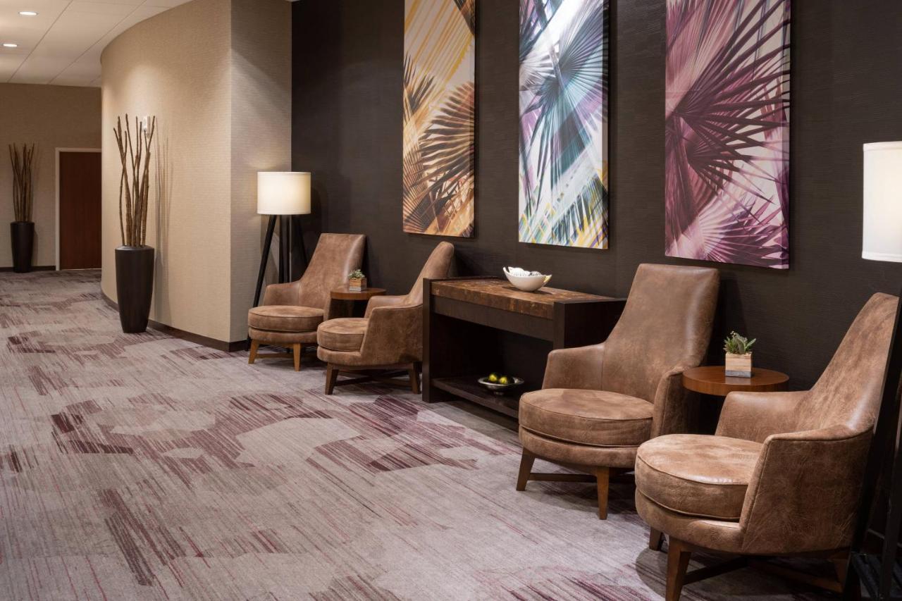 Отель Courtyard By Marriott Miami Airport Экстерьер фото