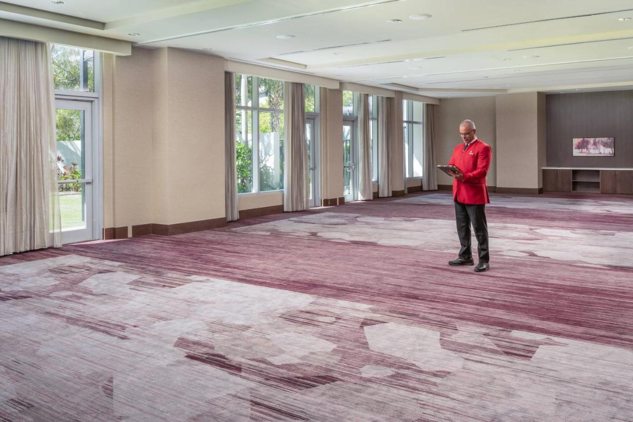 Отель Courtyard By Marriott Miami Airport Экстерьер фото