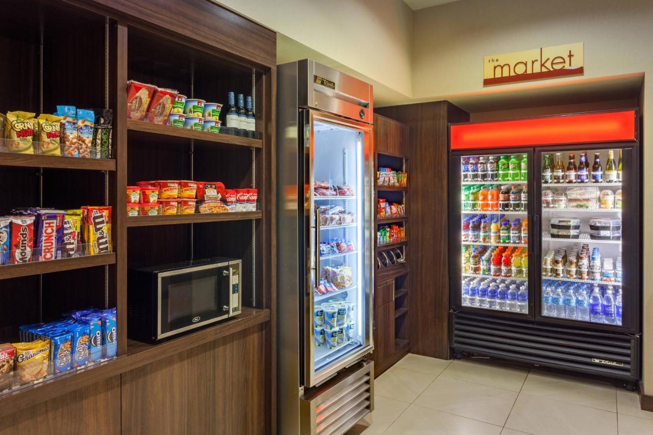 Отель Courtyard By Marriott Miami Airport Экстерьер фото