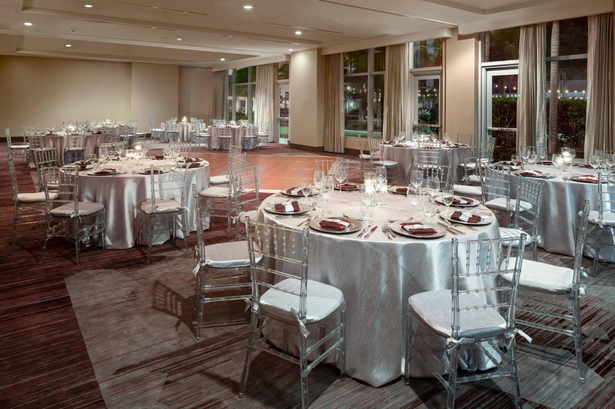 Отель Courtyard By Marriott Miami Airport Экстерьер фото