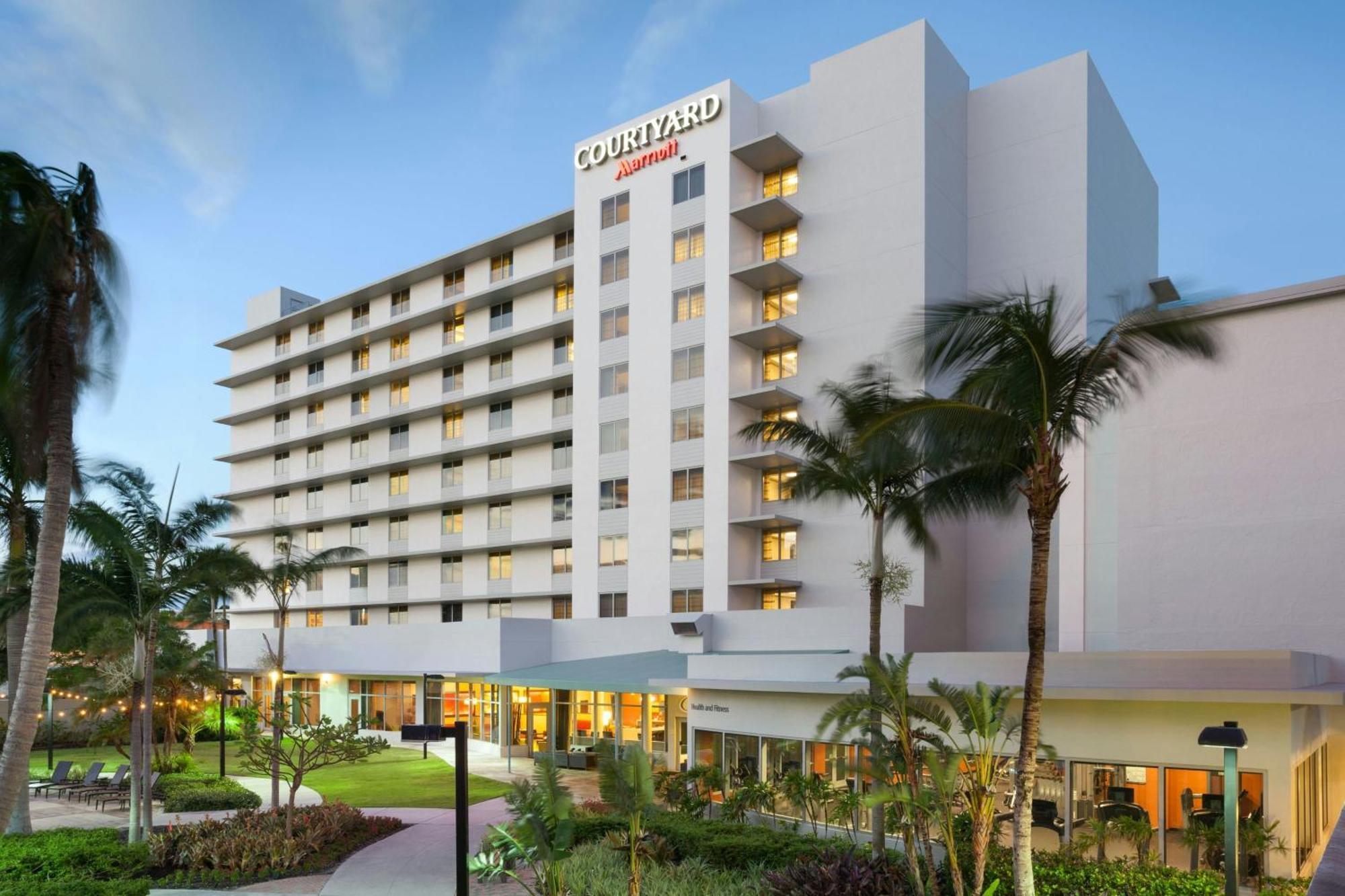 Отель Courtyard By Marriott Miami Airport Экстерьер фото