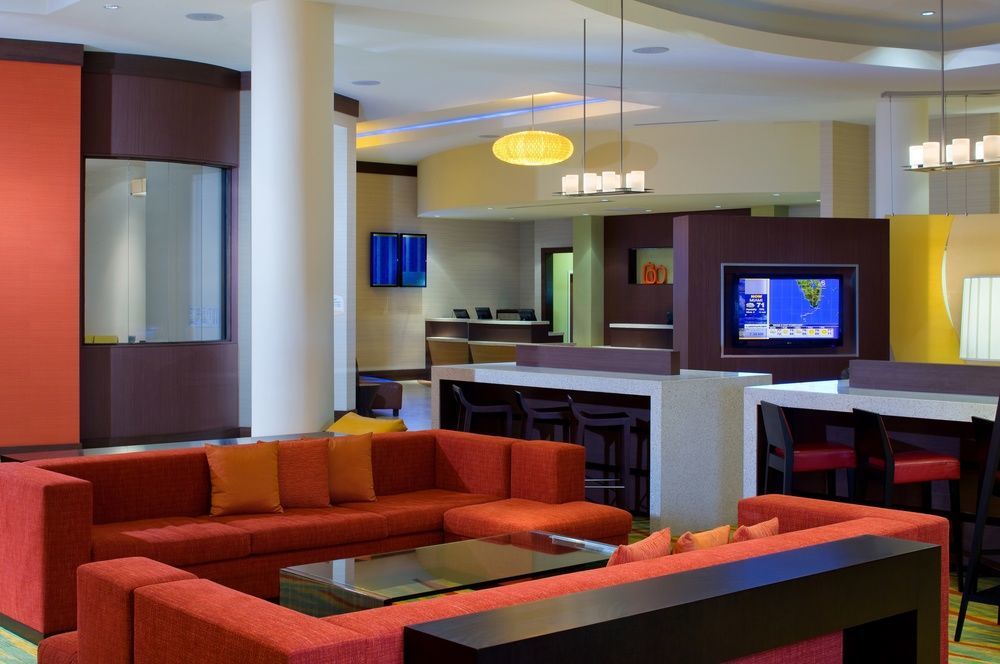 Отель Courtyard By Marriott Miami Airport Экстерьер фото