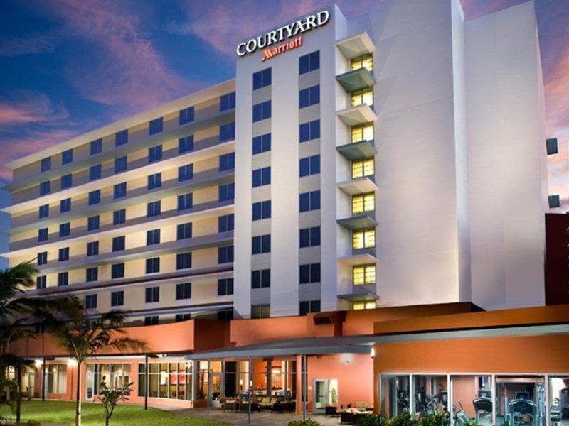 Отель Courtyard By Marriott Miami Airport Экстерьер фото