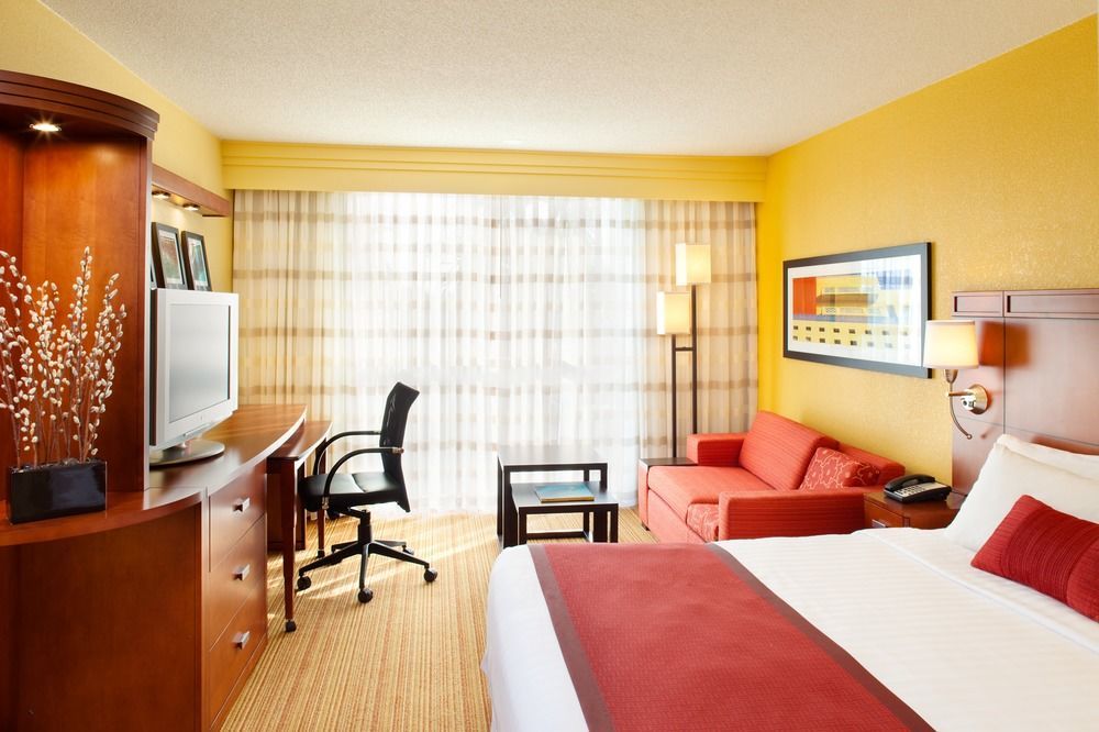 Отель Courtyard By Marriott Miami Airport Экстерьер фото