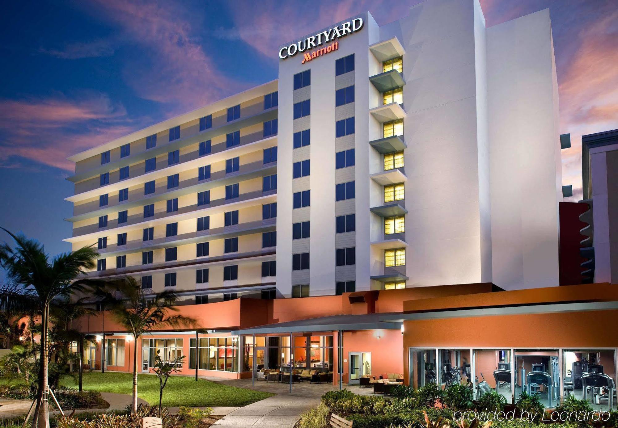 Отель Courtyard By Marriott Miami Airport Экстерьер фото