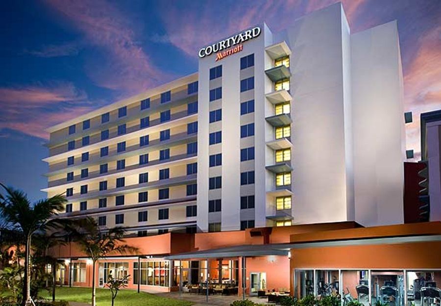 Отель Courtyard By Marriott Miami Airport Экстерьер фото