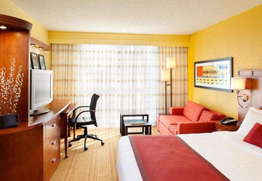 Отель Courtyard By Marriott Miami Airport Экстерьер фото