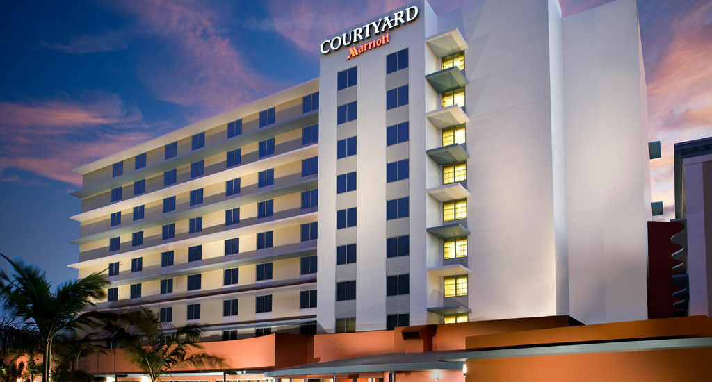 Отель Courtyard By Marriott Miami Airport Экстерьер фото
