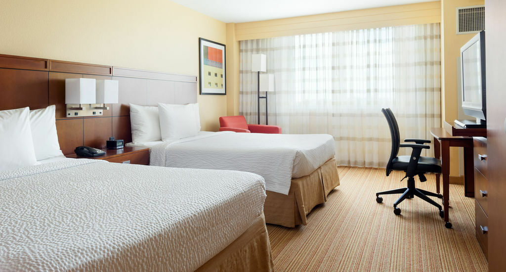 Отель Courtyard By Marriott Miami Airport Экстерьер фото