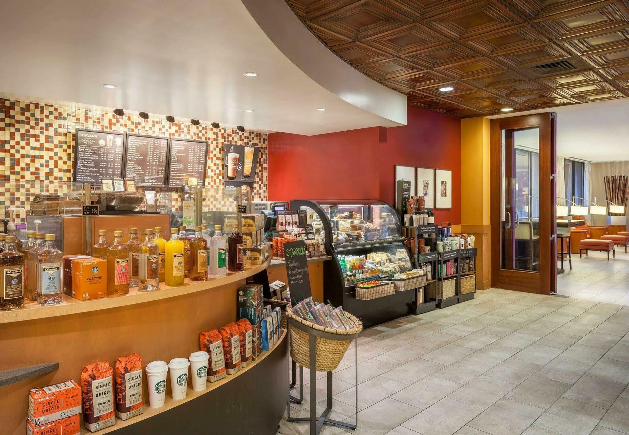 Отель Courtyard By Marriott Miami Airport Экстерьер фото