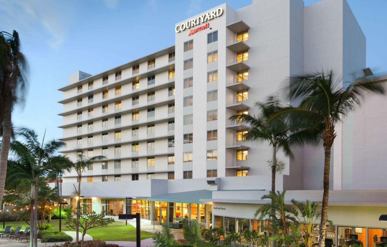 Отель Courtyard By Marriott Miami Airport Экстерьер фото