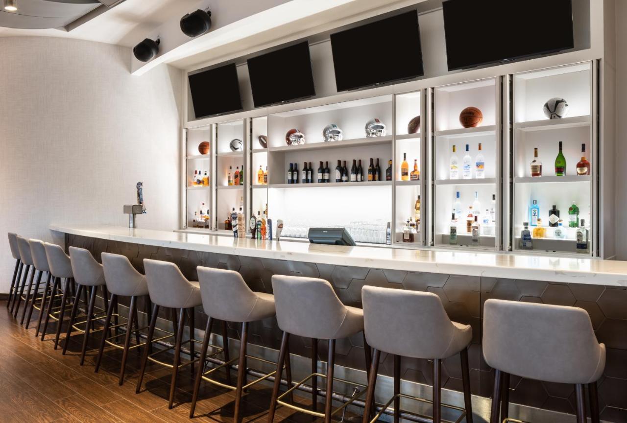 Отель Courtyard By Marriott Miami Airport Экстерьер фото